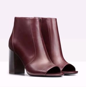 VINCE Fionn Peep Toe Block Heel Bootie Shoes Size 5.5M